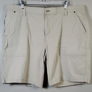 Weatherproof Men's Beige Cargo Shorts, Stretch Waist, Buttoned.   Size 40